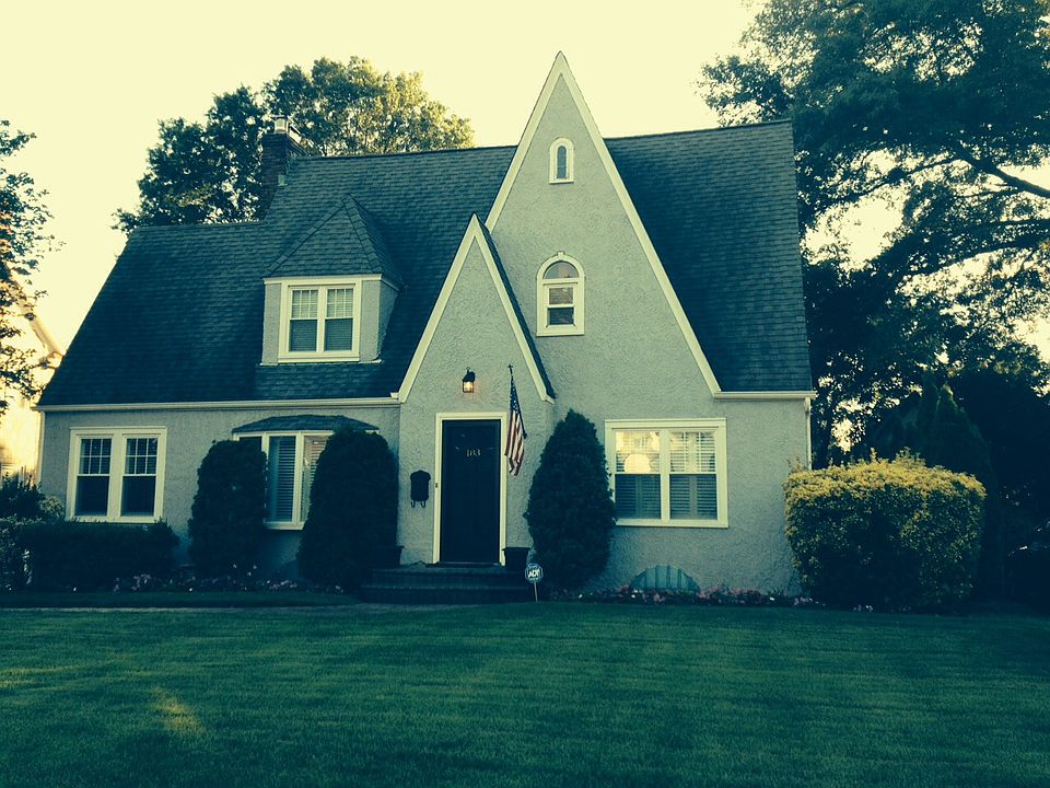 1st image of 183 Bedell Ave