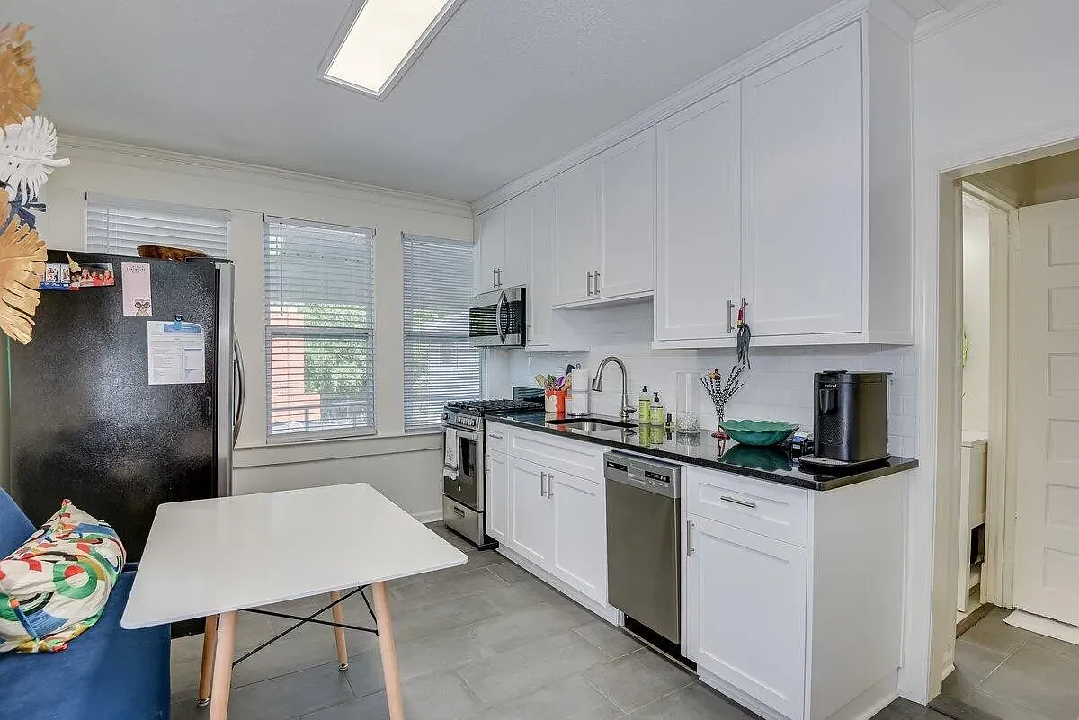1 bed, 900 sqft, $1,450 — Photo 4