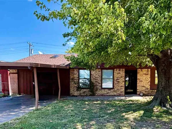 706 S 18th St, Blackwell, OK 74631
