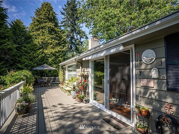 4th image of 11825 8th Ave NW