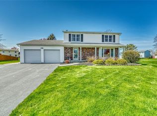 71 Covered Bridge Cir, Rochester, NY 14612