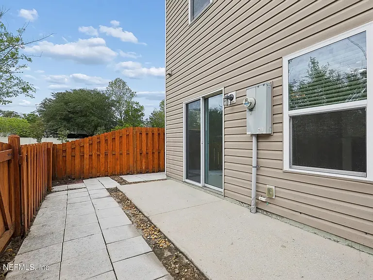 149 Moultrie Village Ln — Photo 3