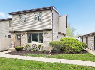 1022 Schoolgate Rd #3, New Lenox, IL 60451