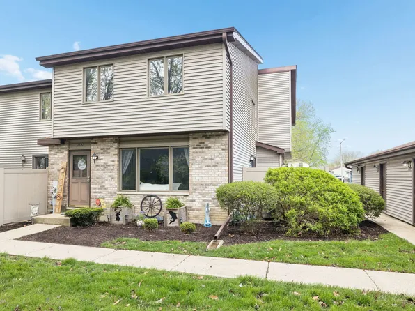 1022 Schoolgate Rd #3, New Lenox, IL 60451