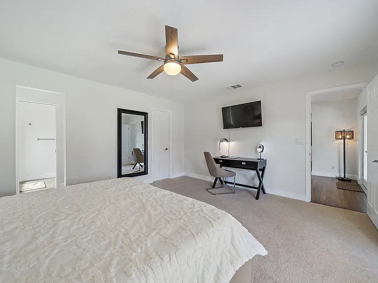 1342 Essex Dr — Photo 12