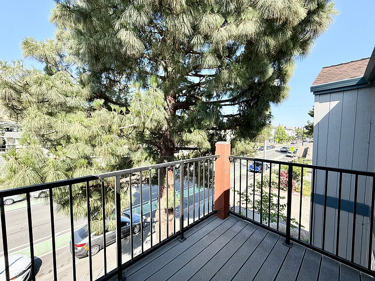 Dixon Landing Apartments — Photo 14