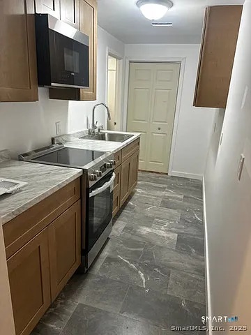 3 bed, 1.5 bath, 1461 sqft, $2,600 — Photo 4