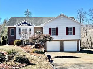171 Mountain Meadows Ln, Purlear, NC 28665