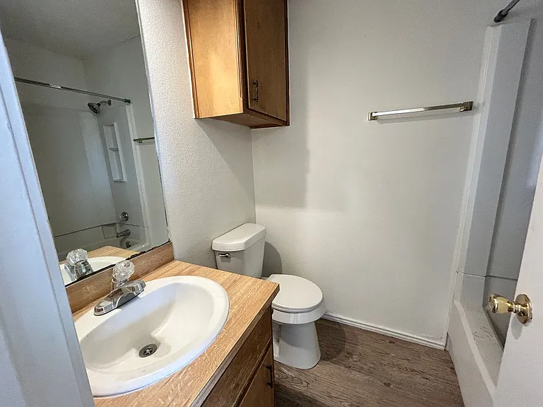 4604 Erskine St — Photo 6
