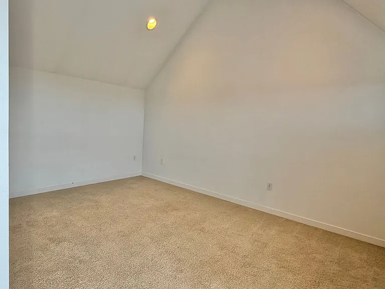 1991 Gilman Dr W — Photo 16