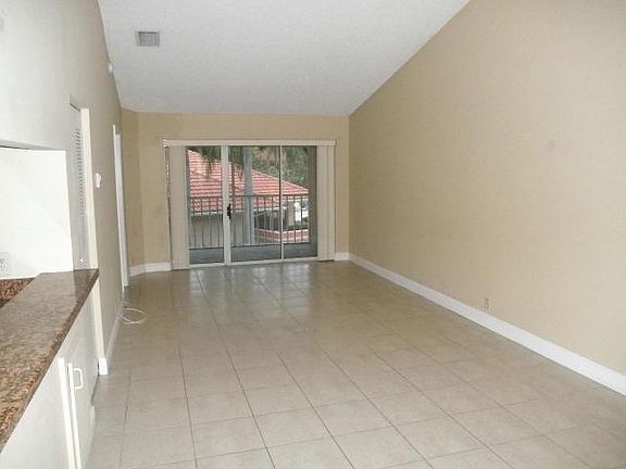 4th image of 1003 The Pointe Dr