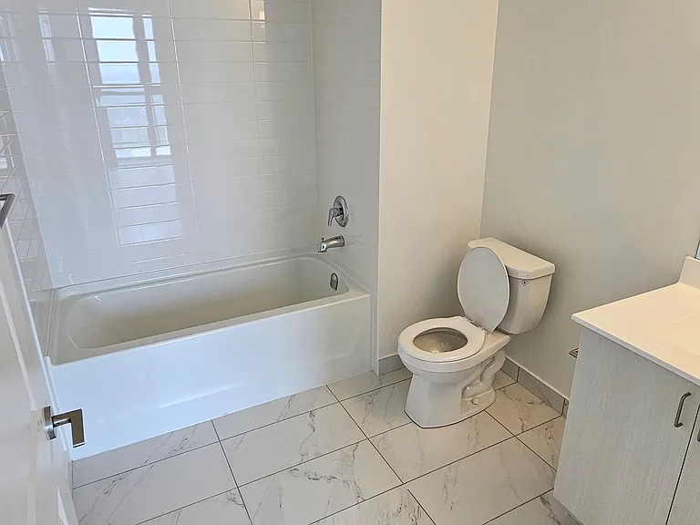 325 Yorkland Blvd #Penthouse 04 — Photo 8