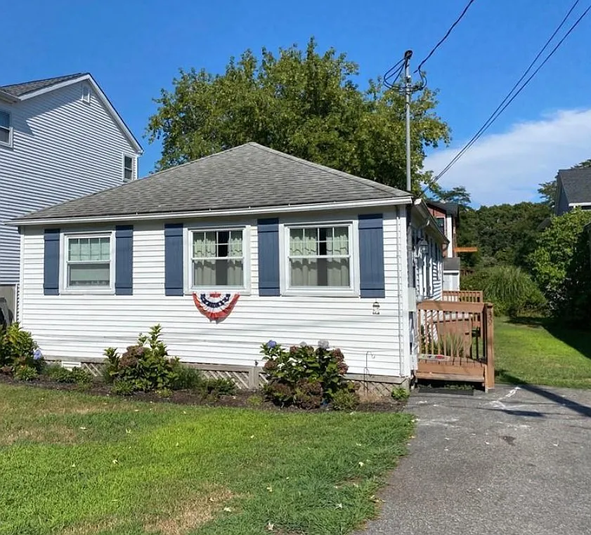 3 bed, 969 sqft, $2,000 — Photo 1