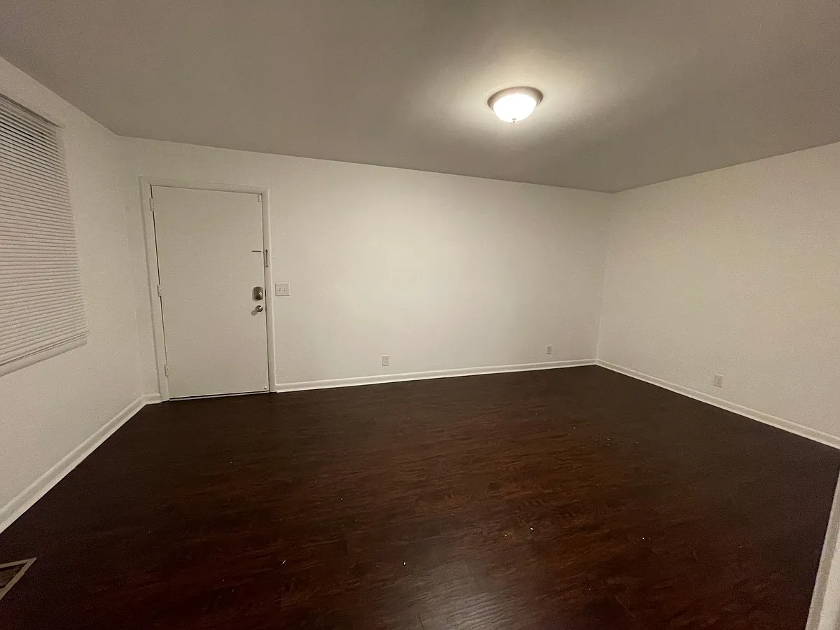 Building Photo - 3809 Plantation Dr #A