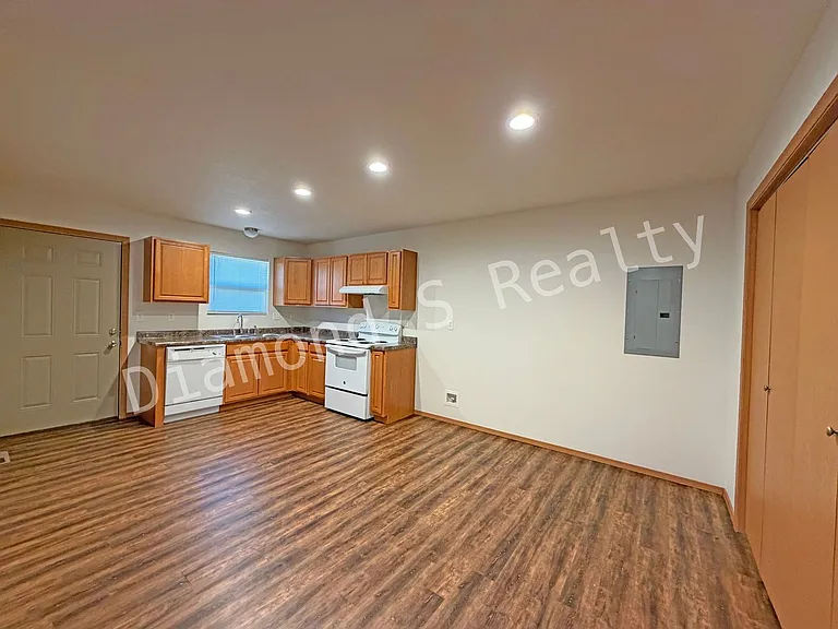2214 N East Ave — Photo 10