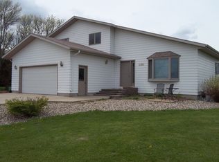 12881 Pleasant Valley Dr, Aberdeen, SD 57401