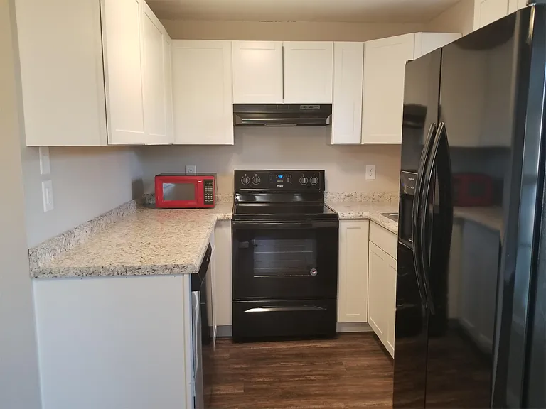 250 N Jackson St #B — Photo 6
