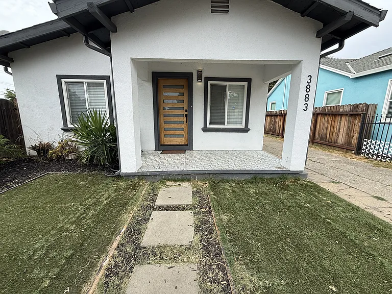 3883 12th Ave — Photo 1