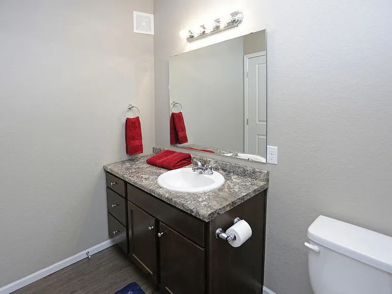 Brookledge Apartments — Photo 40