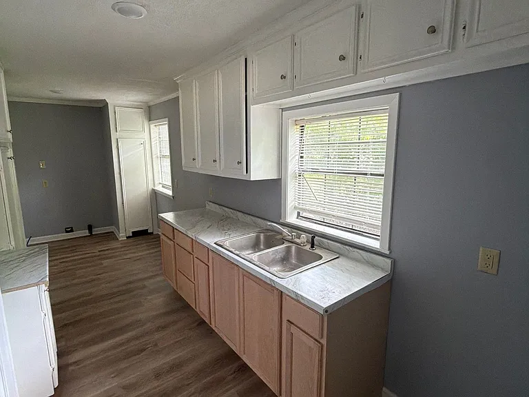 925 Oleander Ave — Photo 5