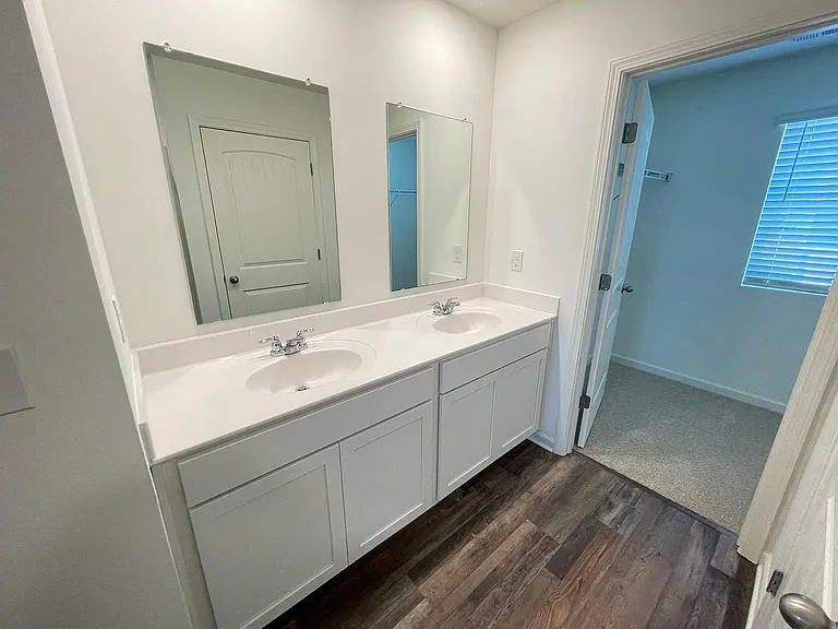 229 Chelsea Park Cir — Photo 13
