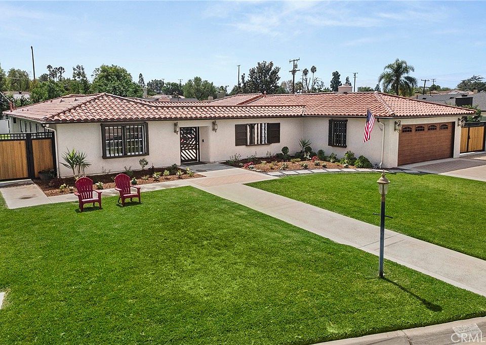 1st image of 136 Miramonte Dr