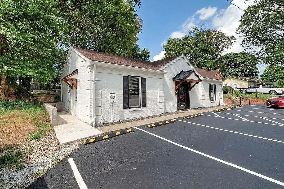 Building Photo - 214 Templin Ave