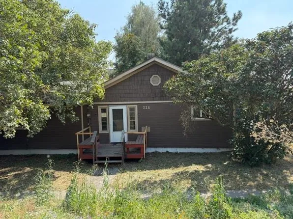 228 W Poplar St, Tekoa, WA 99033