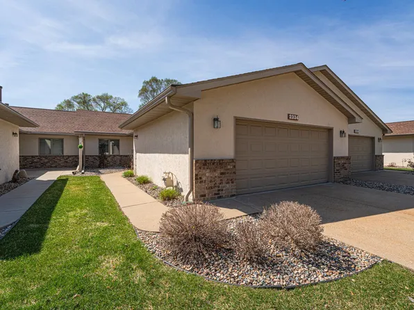 2334 Pinewood Dr, Shakopee, MN 55379