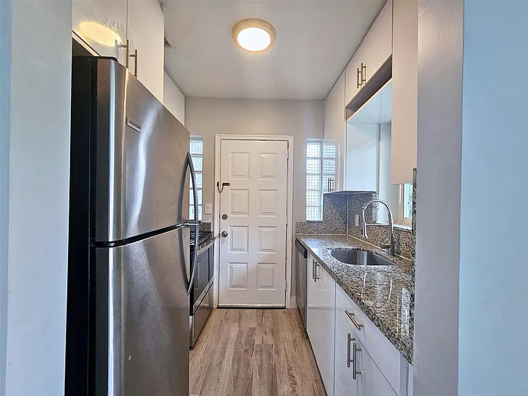 701 NE 16th Ave #26 — Photo 5