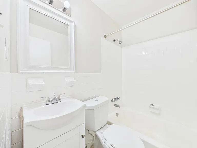 Forest Square Apartments — Photo 41