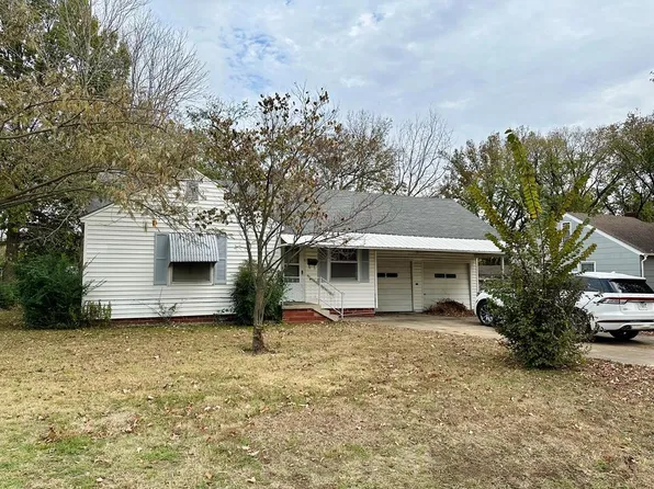 507 Overlook Dr, Coffeyville, KS 67337