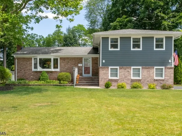 6 Woodbine Cir, New Providence Boro, NJ 07974