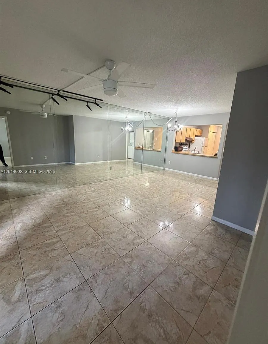 Monterey Two Condo — Photo 1