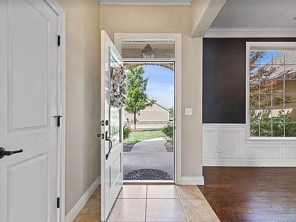 5th image of 120 Reedsport Rdg