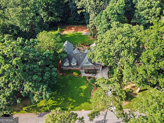 2nd image of 804 Pinetree Dr