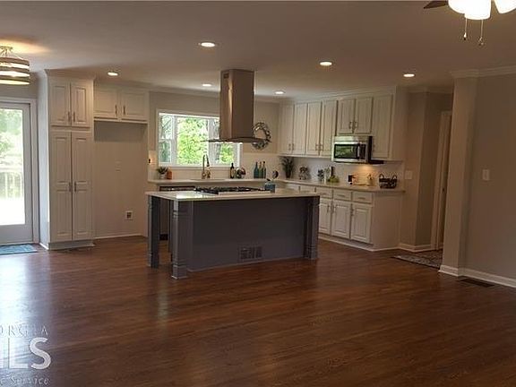 2nd image of 3729 Kensington Dr