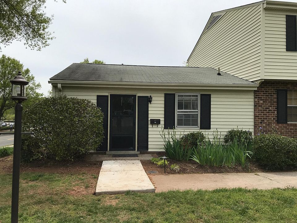1st image of 1002 Willow Dr APT 96