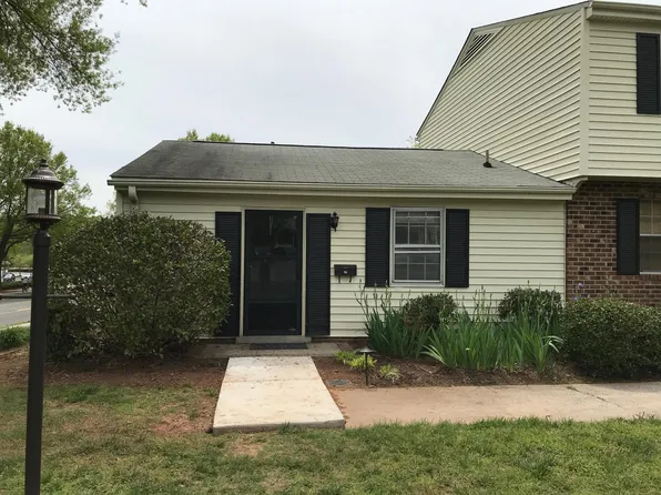 1002 Willow Dr, Chapel Hill, NC