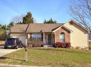 2604 Crestpark Rd, Knoxville, TN 37912