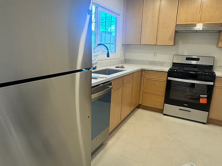 2652 Quintara St — Photo 3