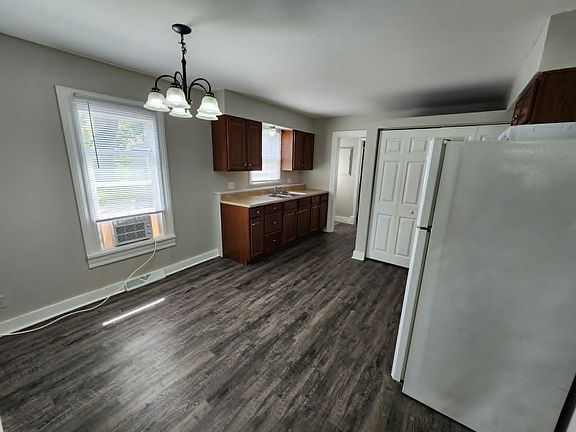 5th image of 3704 40th Ave