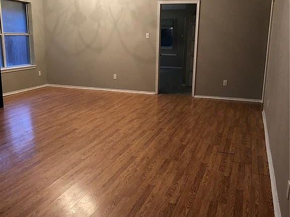4th image of 4036 Heritage Way Dr