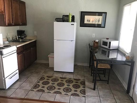 3rd image of 3101 Beach Blvd S