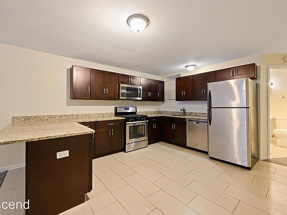 4th image of 4421 S Prairie Ave #G