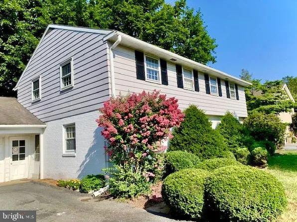 1915 Northbrook Dr, Lancaster, PA 17601