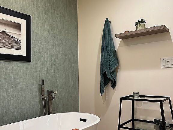 Newly Remodeled Guest Bath