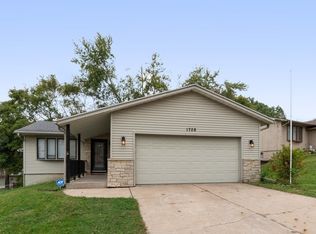 1708 29th St NW, Cedar Rapids, IA 52405