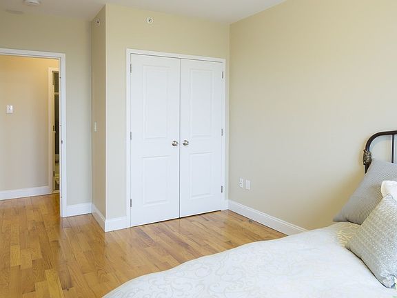 5th image of 2012 31st St APT 4E