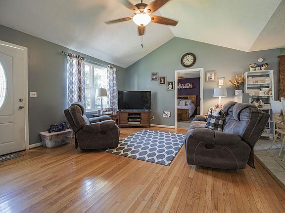 3rd image of 109 Shirley Ct